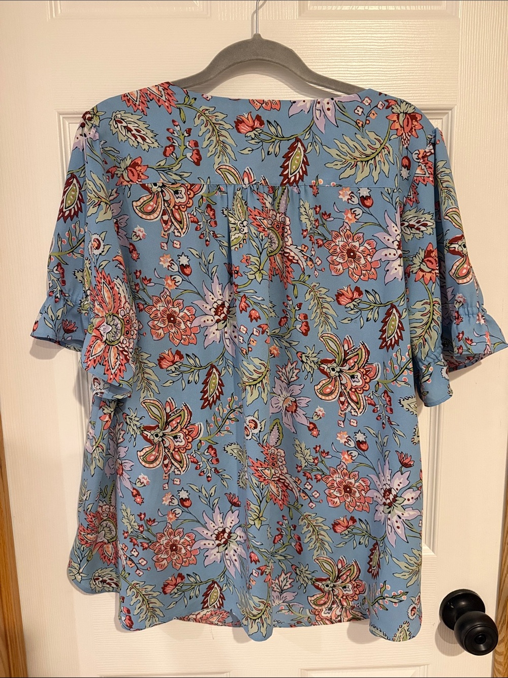 642 LOFT Plus Floral Flutter Sleeve Blouse Size 14 Sky Blue Pink Boho Top - Picture 6 of 6